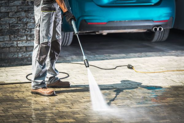 Cost of Driveway Pressure Washing in Oconomowoc