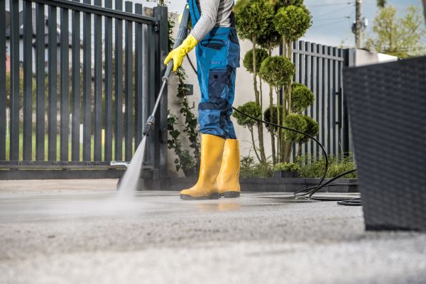 Cost of Driveway Power Washing in Oconomowoc