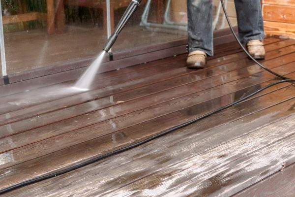 Cost of Pool Deck Power Washing in Oconomowoc