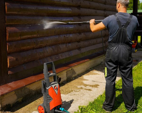 Cost of Log Home Pressure Washing in Oconomowoc