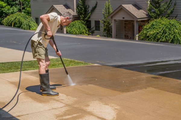 Cost of Concrete Pressure Cleaning in Oconomowoc